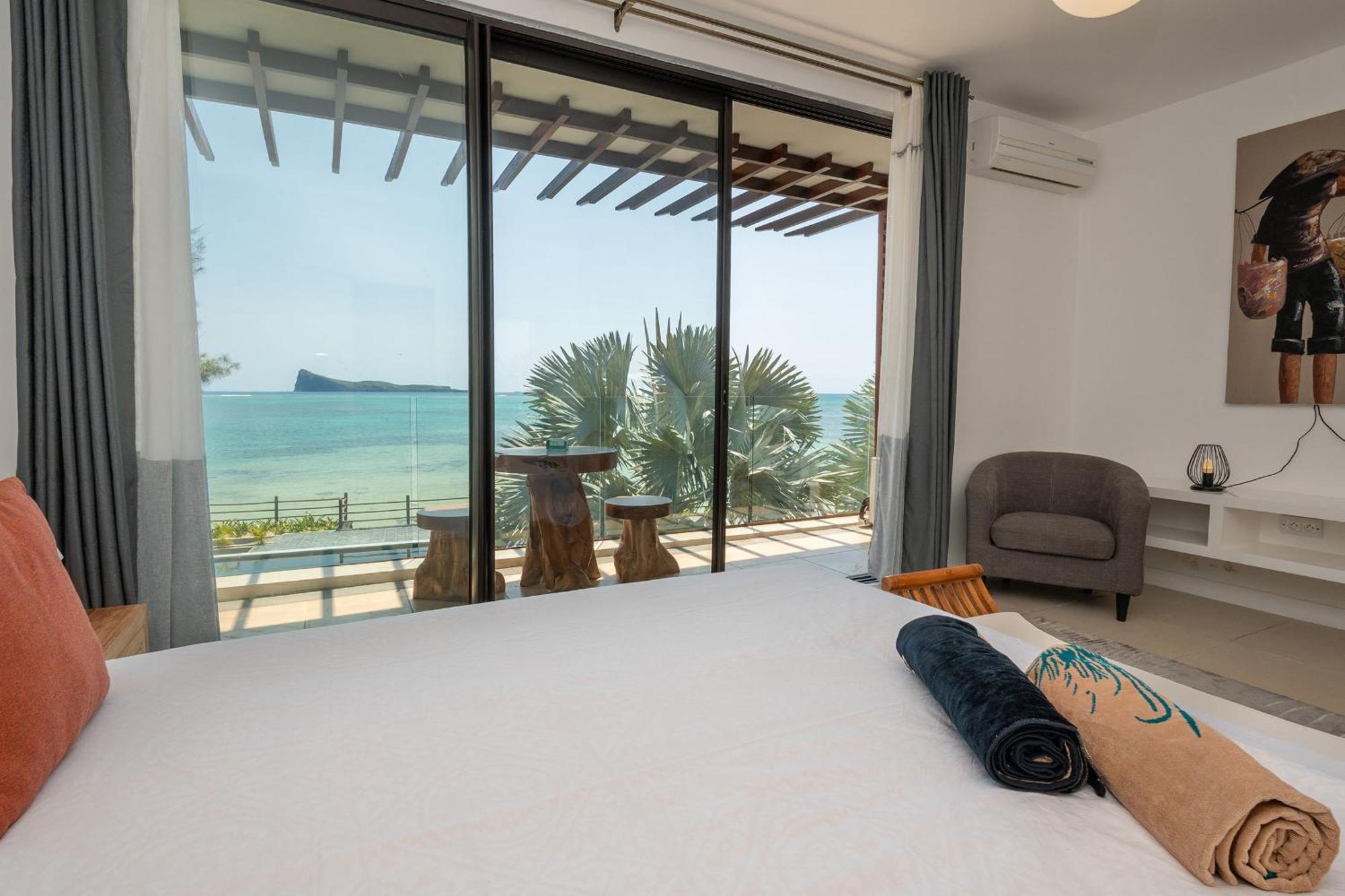Luxury Beachfront Duplex, Coin De Mire View / 3Bed 马勒勒角 外观 照片