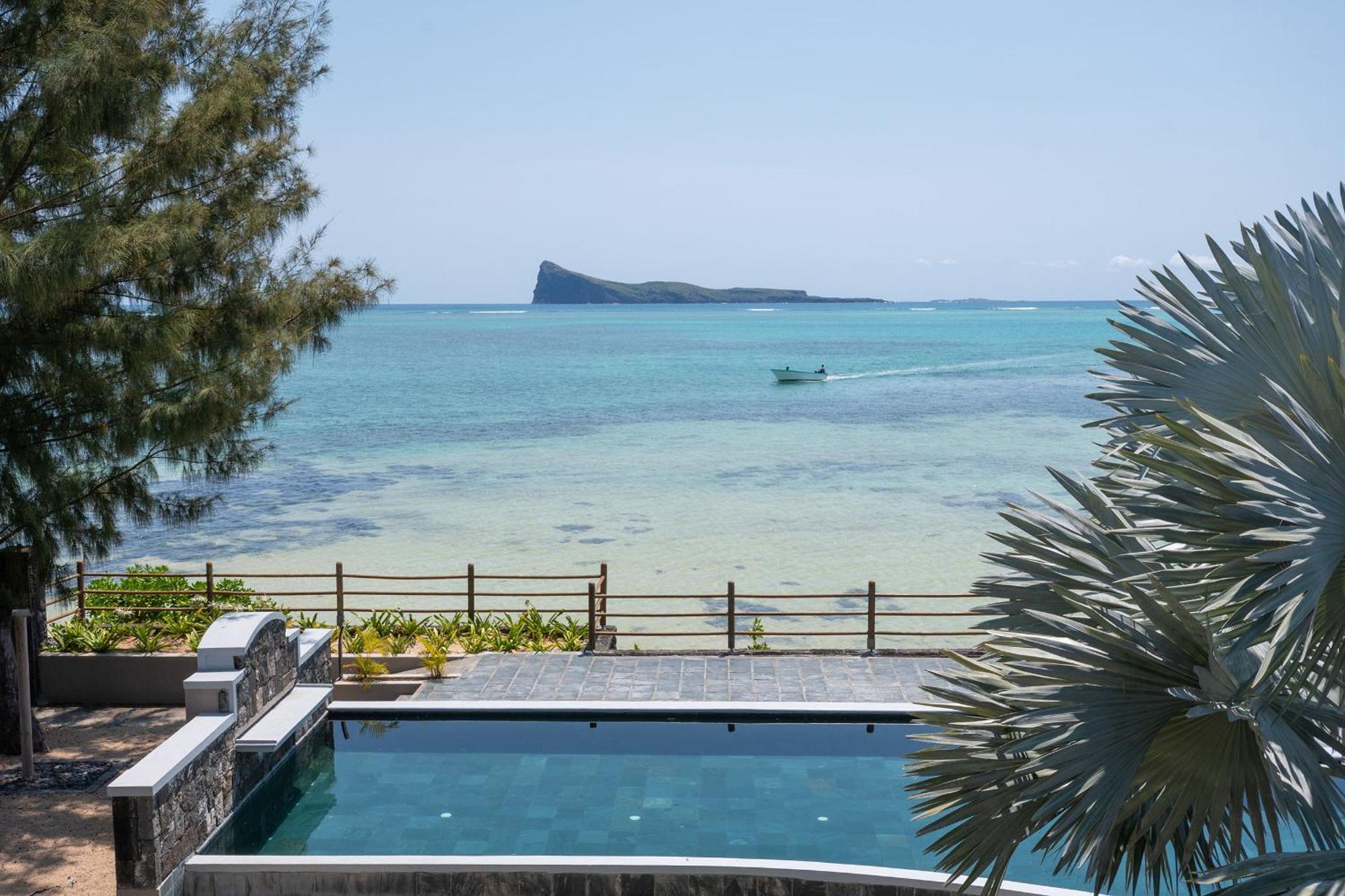 Luxury Beachfront Duplex, Coin De Mire View / 3Bed 马勒勒角 外观 照片