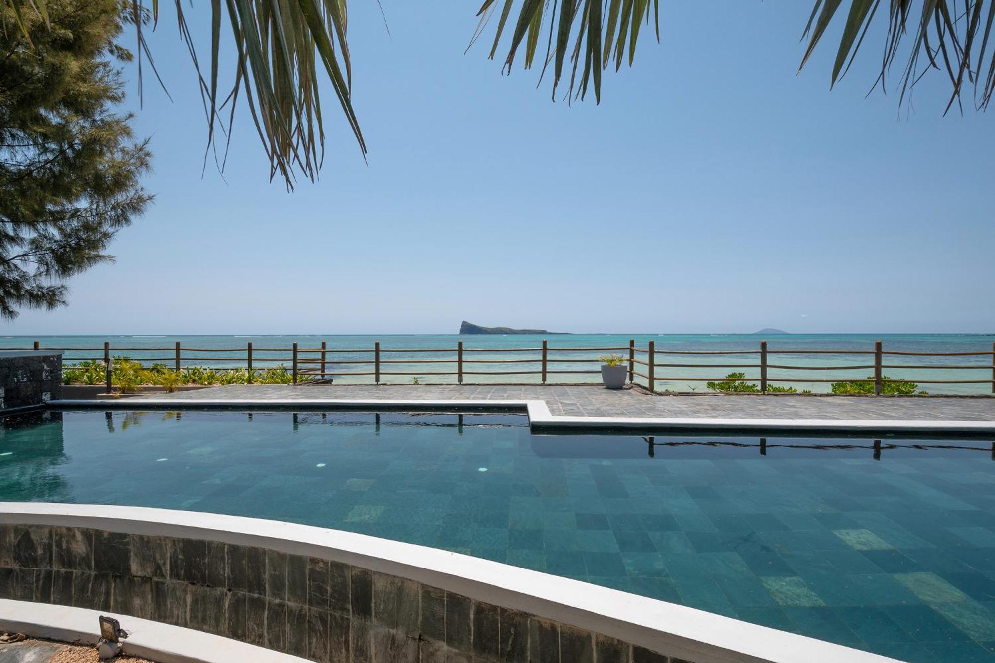 Luxury Beachfront Duplex, Coin De Mire View / 3Bed 马勒勒角 外观 照片
